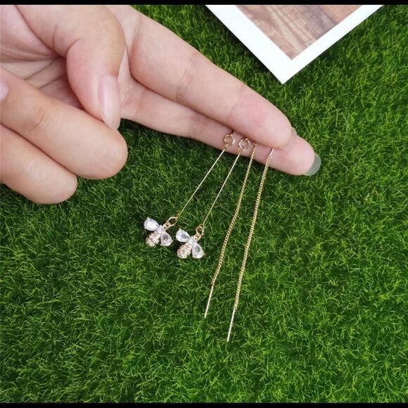 Bee Tassel Earrings Godl Plated - Picture 4 of 5